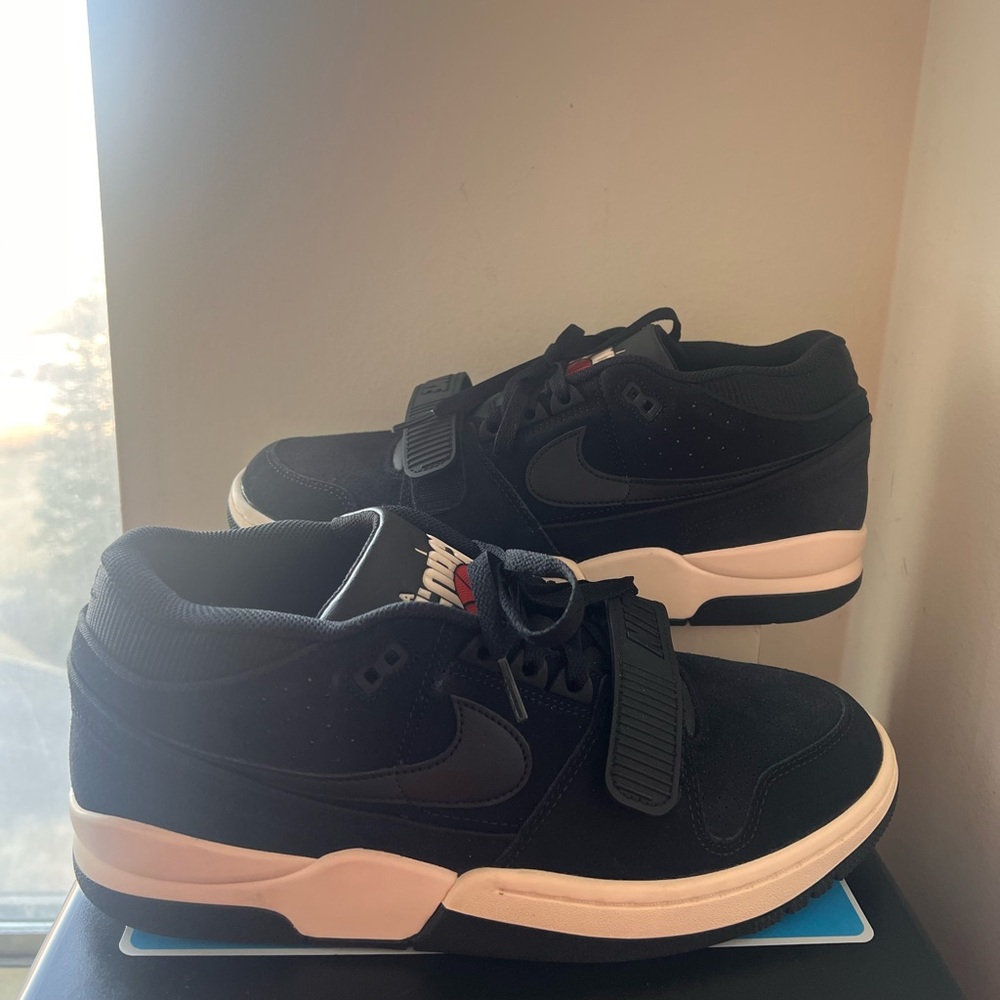 Nike Air Men  Black and White Sneakers - Picture 2 of 6